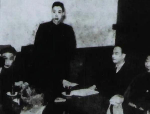 1949年，上海市长陈毅得知自己的部下竟然将一名国民党军官的姨太太占为己有，勃然
