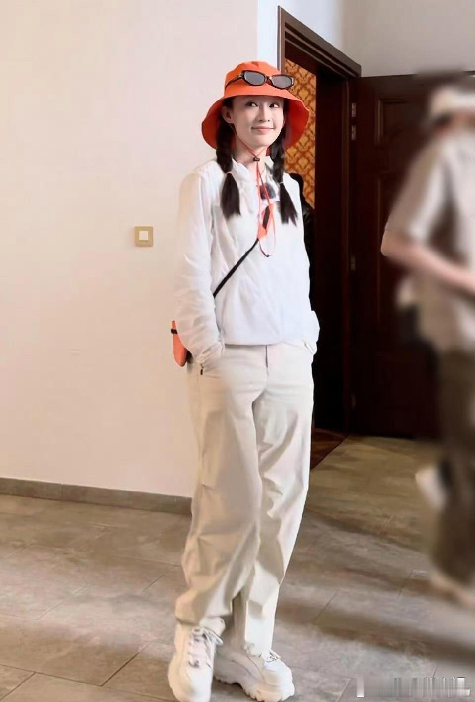 李沁这装扮直接给花少提高了一个档次啊！​​​