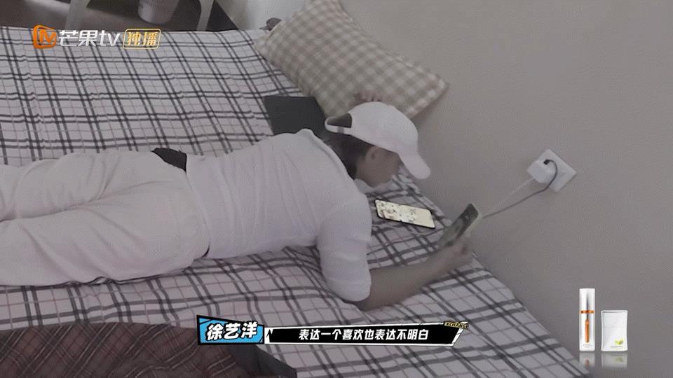黄子韬自扇巴掌背后：极致心疼的具象化表达在节目中，看到徐艺洋因非洲语言不通而痛