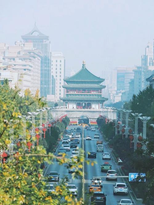 西安的地标建筑有哪些?1.钟鼓楼。位于西安古城的正中心，是古城的地理性标志。建