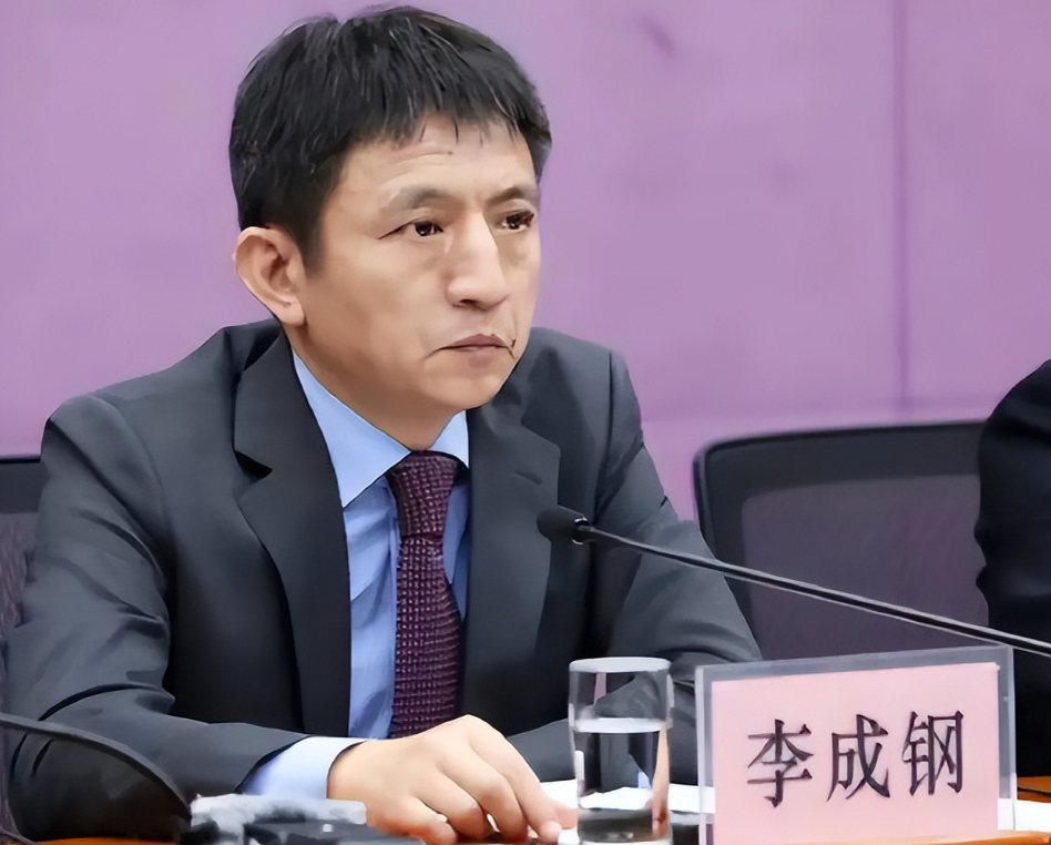 中方“鹰派”代表李成钢抵美！手把手教世界如何挺直腰杆和白宫谈判。 中美第四轮