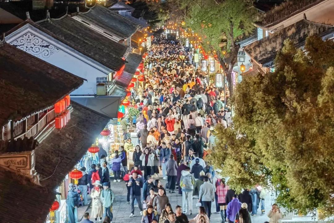 🔥🔥🔥春节假期大理州接待游客820.75万人次，旅游总花费92.22亿元。