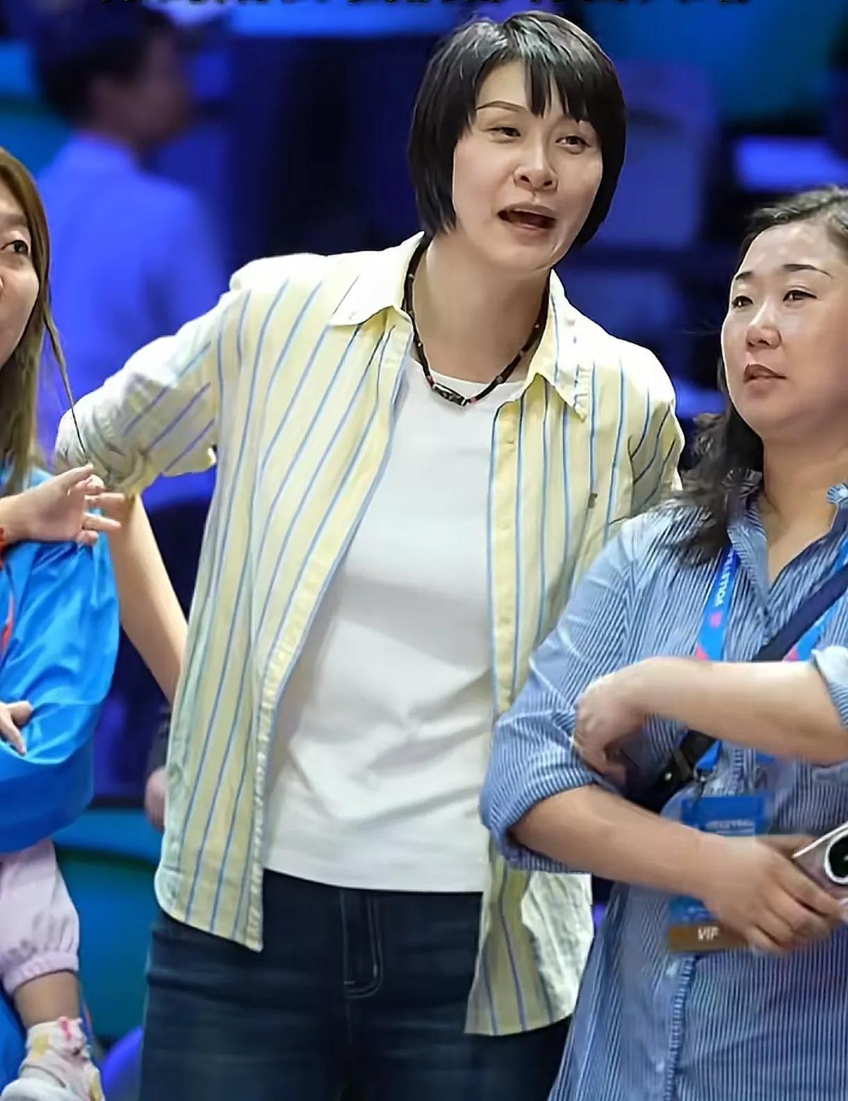 冯坤、杨昊、赵蕊蕊、张娜齐聚香港站，中国女排无限荣光的“黄金一代”球员到场4位。