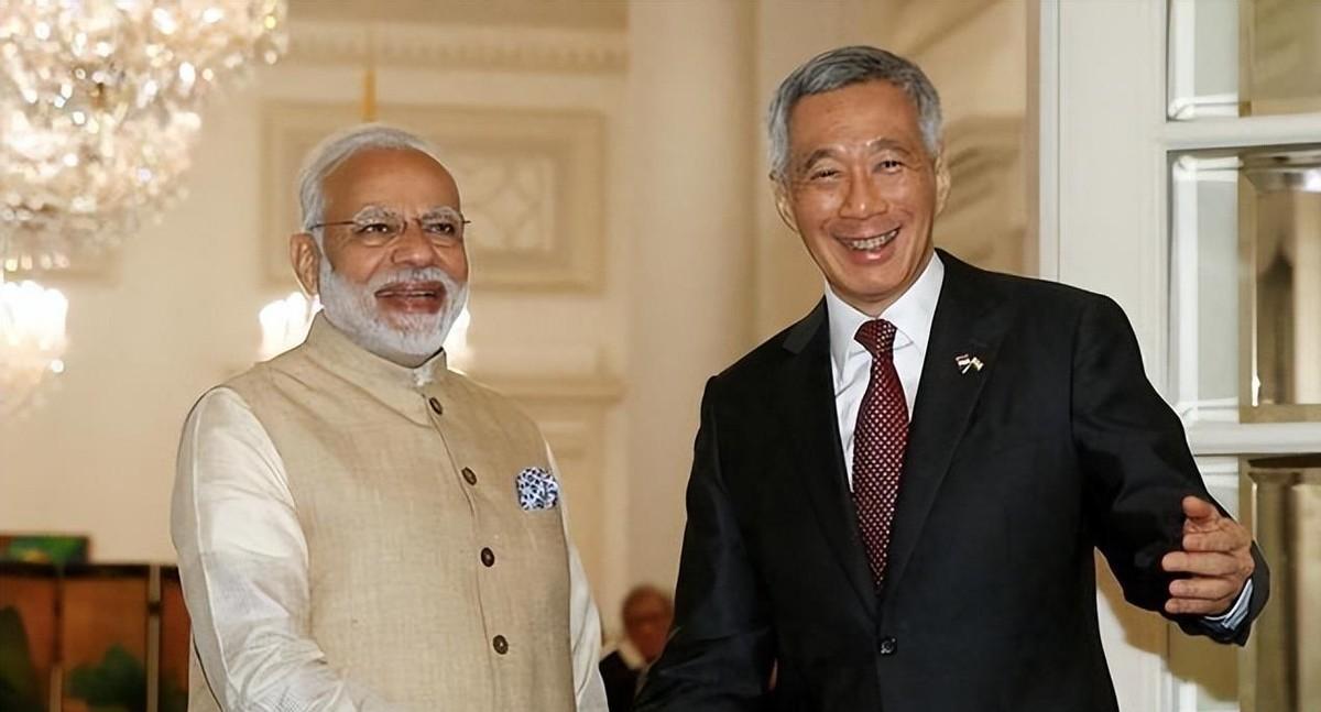 果不其然。新加坡突然保持沉默。从语言这根线拎起来最直观。建国后新加坡