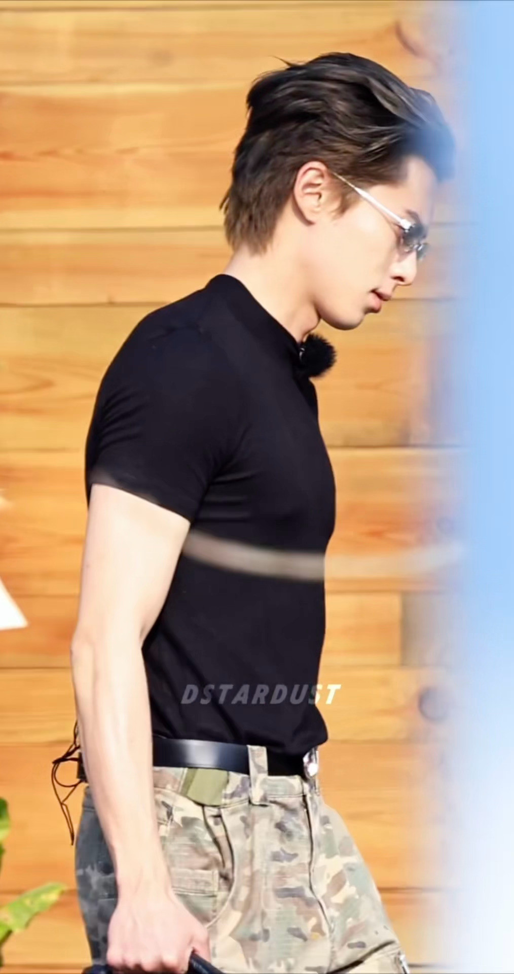 王鹤棣穿上了最性感的皮肤🥵🥵🥵王鹤棣紧身黑t迷彩裤路透