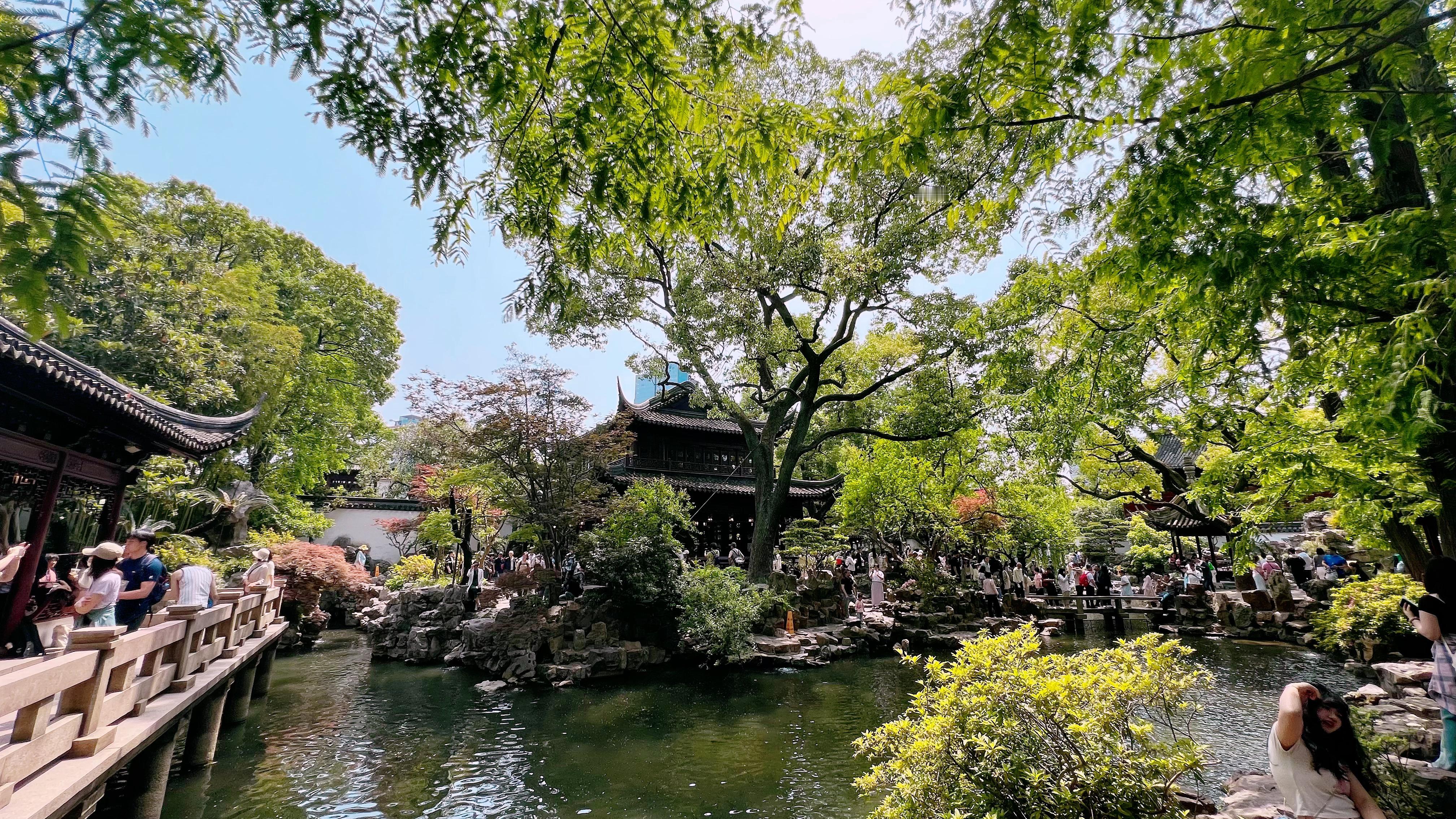 五一随手拍【上海豫园】5月4日来到豫园，天气还算不错，人也不是很多，风景是真的