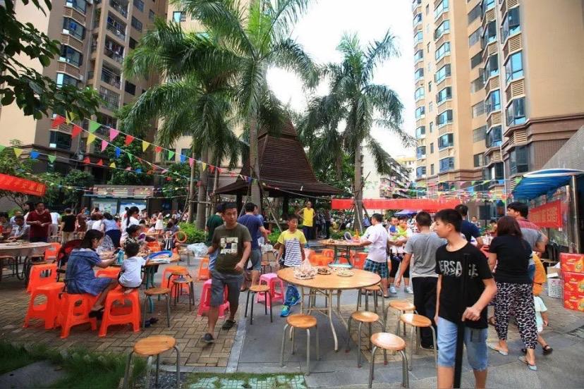 南宁一小区火了！邻居互送果蔬，电梯成“共享货架”，双向奔赴太治愈近日，南宁一