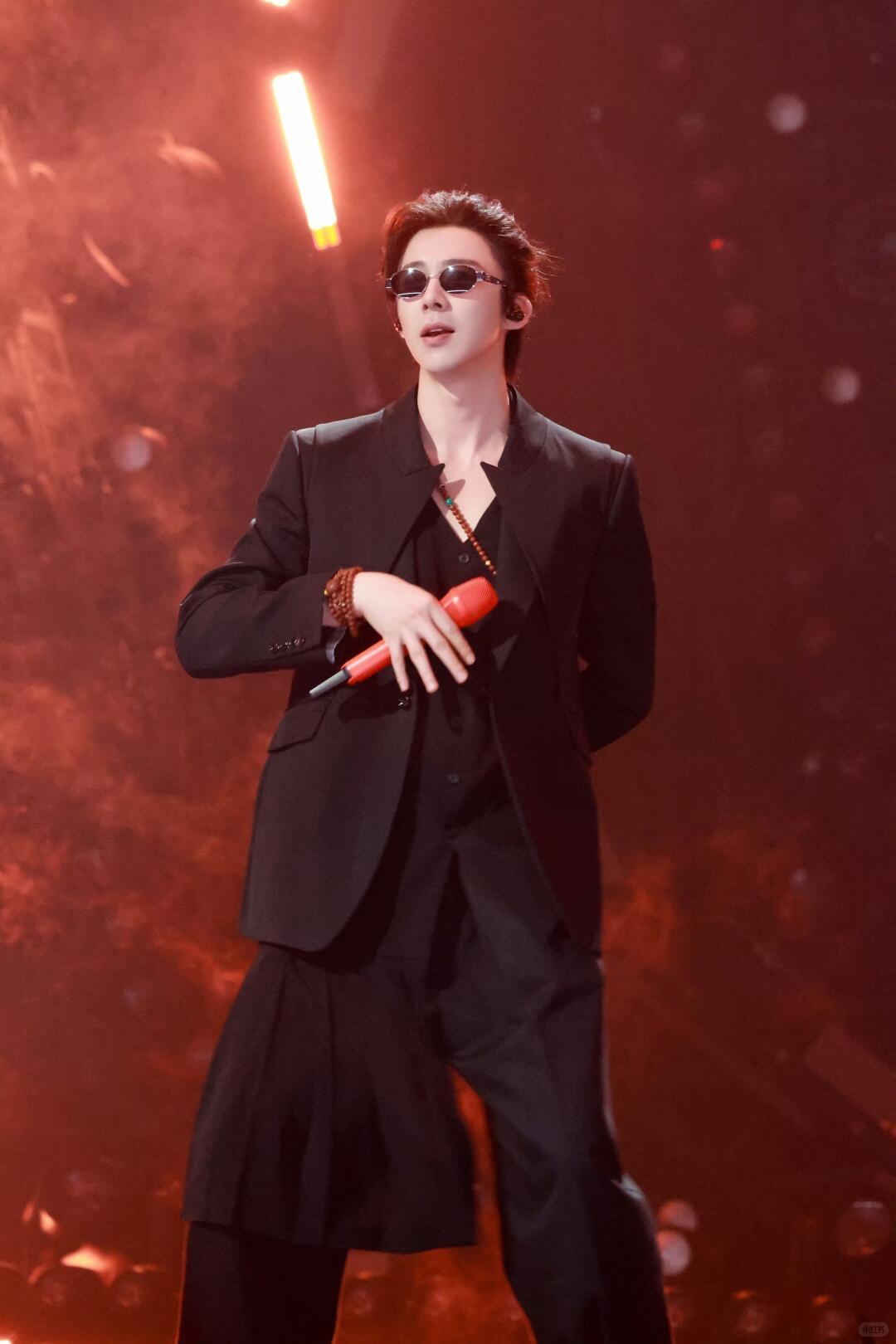 谁还记得当年登《歌手》被骂“网红不配”的刘宇宁？如今他早已不是靠翻唱出圈的“街