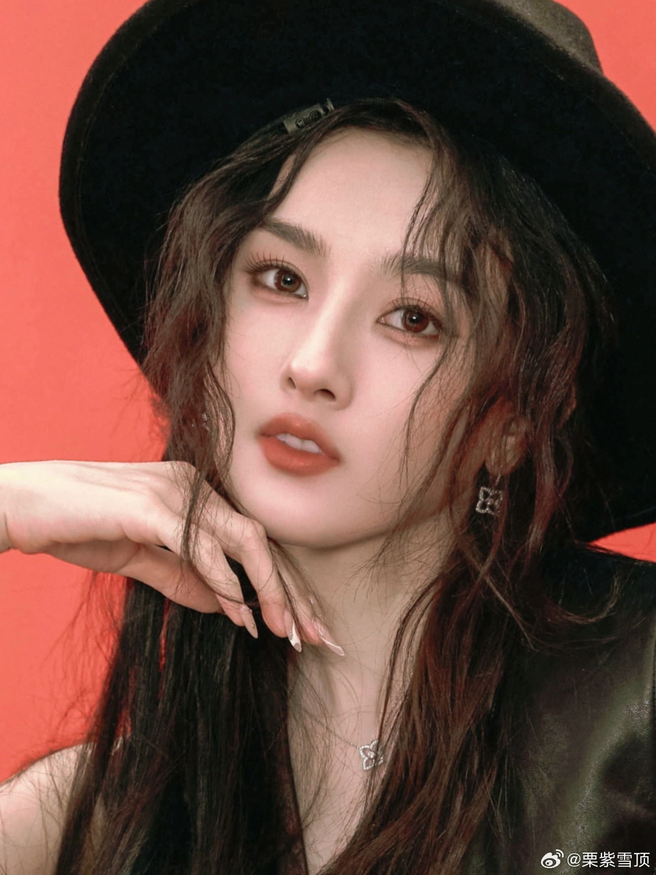 宋祖儿被拒绝合影后的反应祖儿主动上前和博主合影，结果博主只是想和亭子拍一张一脸