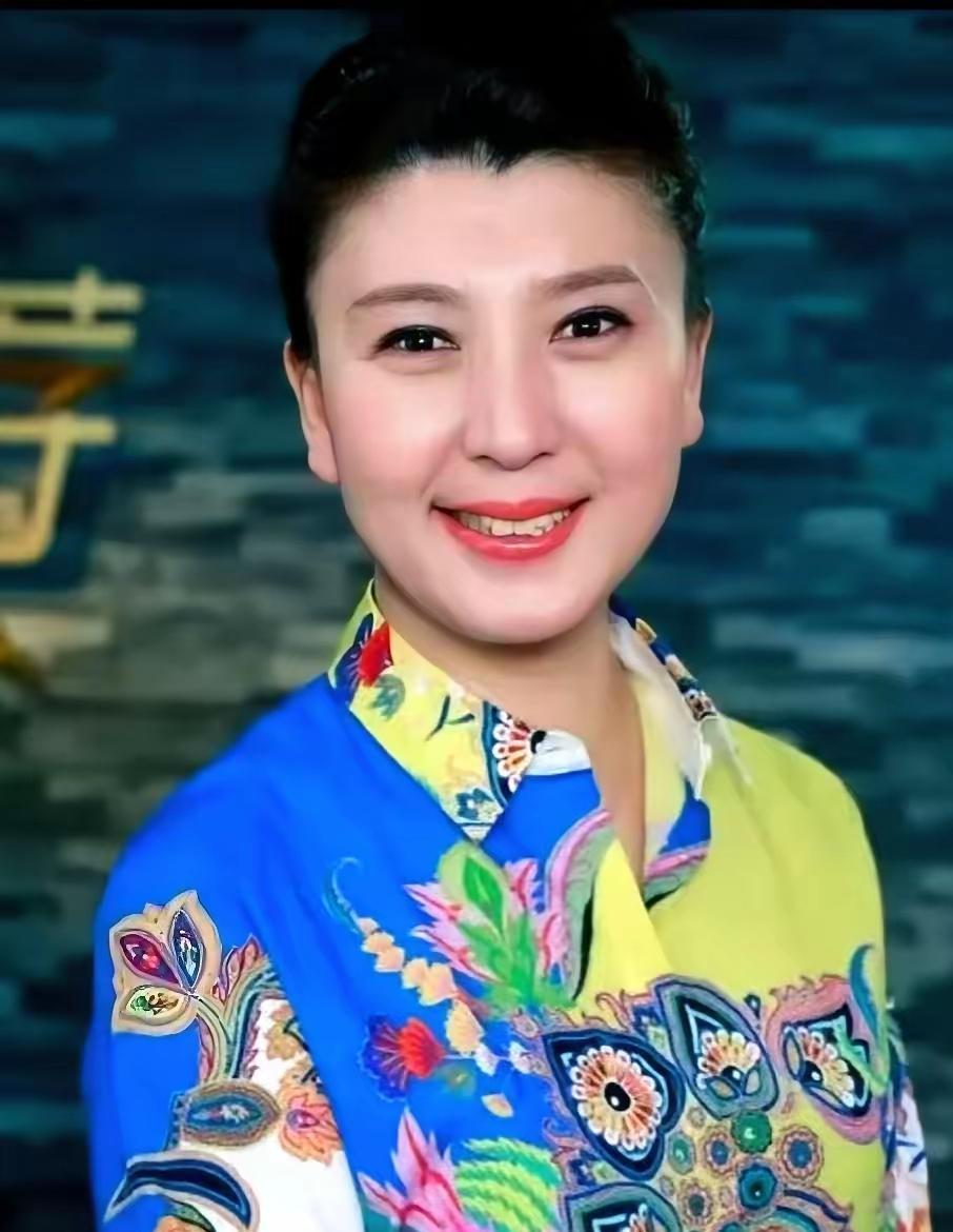 你见过最尴尬的“衣锦还乡”吗？闫学晶回趟老家，被乡亲们用眼神“劝退”了。不是