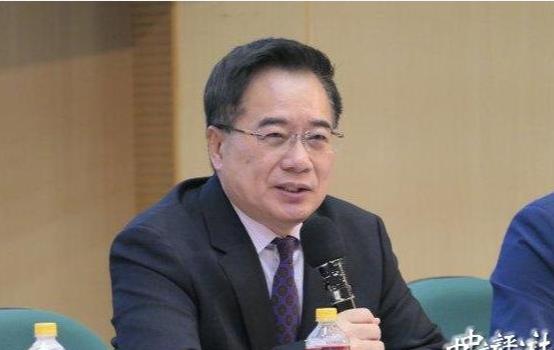 基本上全部台湾名嘴的言论，都在放尸比。蔡正元怼沈逸，说他没有从政经验。只是酸腐