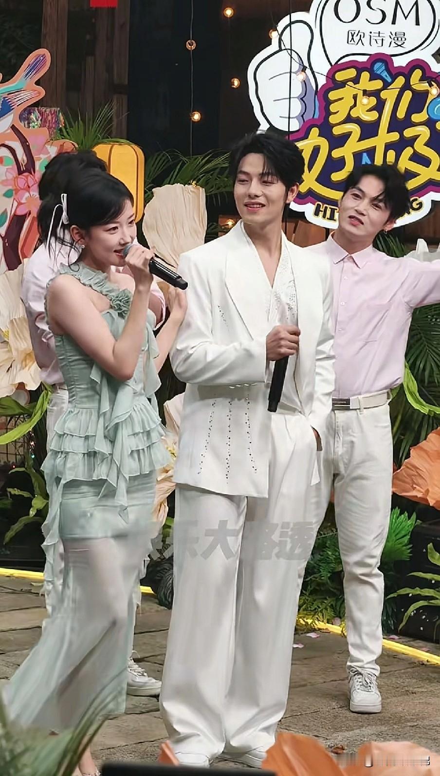 原来戏里韩雨彤穿的是自己的私服啊，看她还穿着戏里的衣服去参加节目了，难怪每一件都