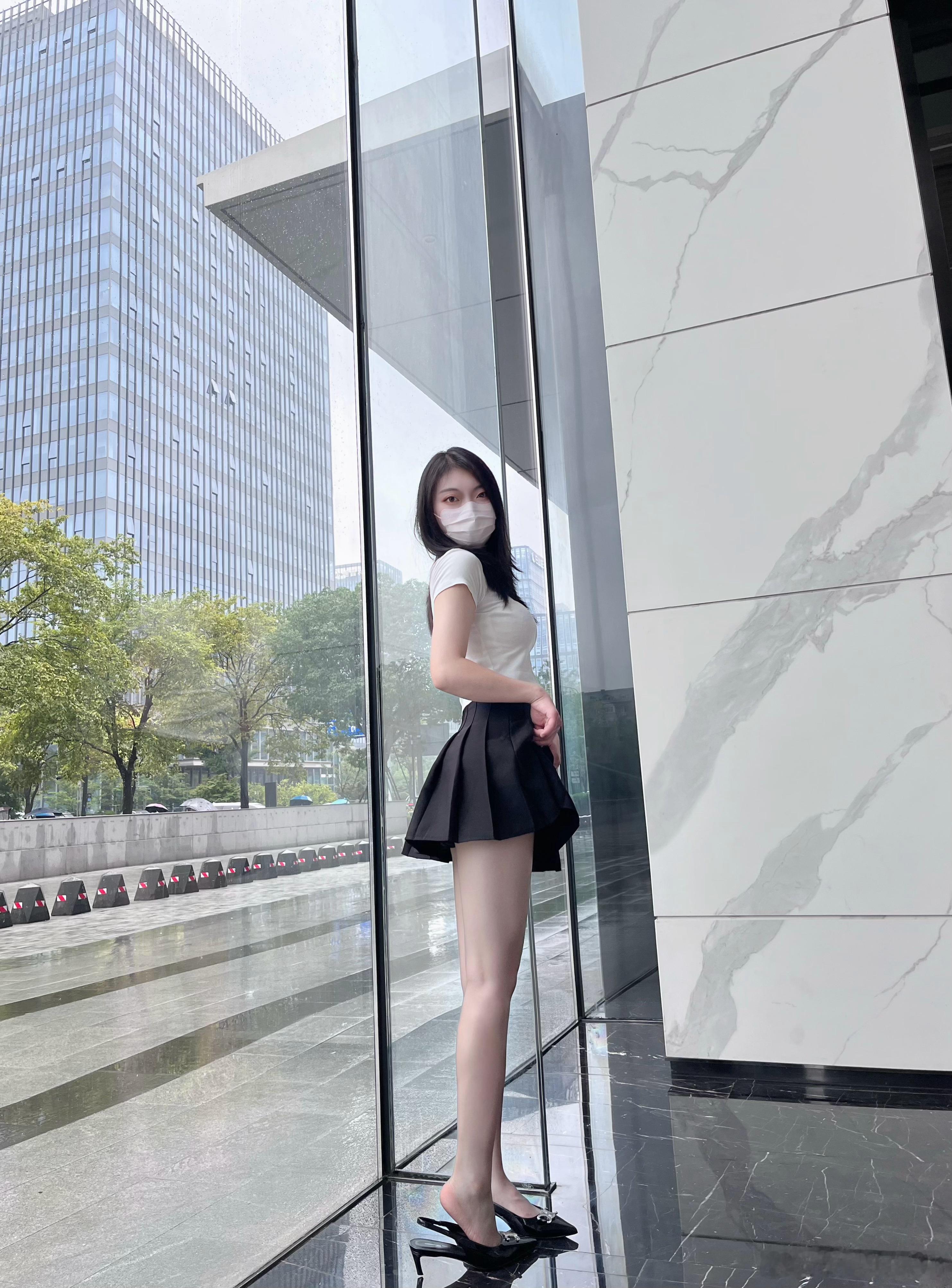 大家觉得我适合什么穿搭?穿搭大长腿﻿时尚穿搭御姐丝袜​​​