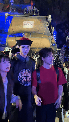 成都一群冷面帅男吃得真好重新定义“夜宵奢侈”!在成都的某个夜晚,一群自带BGM的