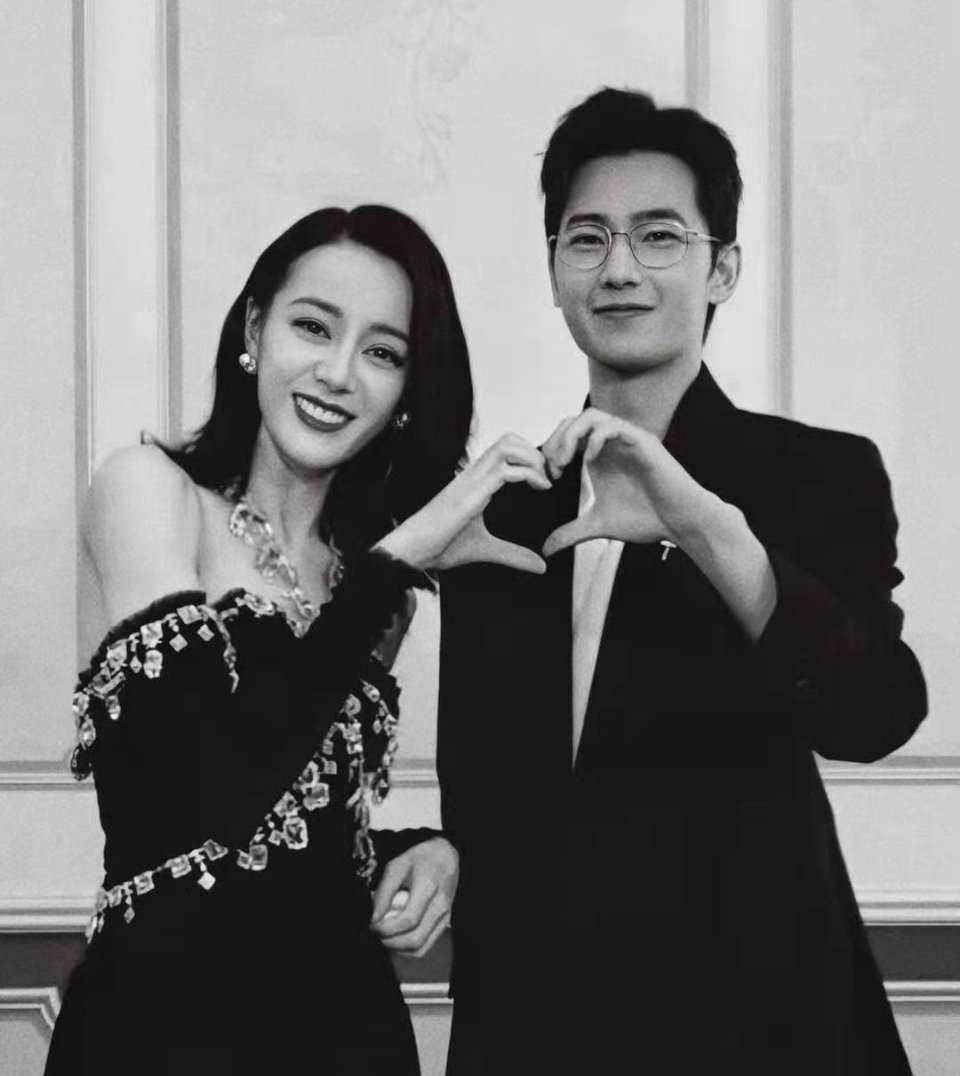 凡人修仙传和利剑玫瑰对打，爱丽丝和羊毛都不敢说话，一个状态不行，一个演技不行，都
