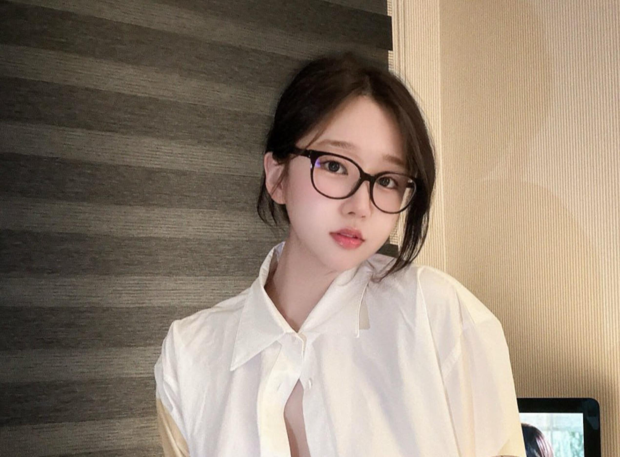 秘书。