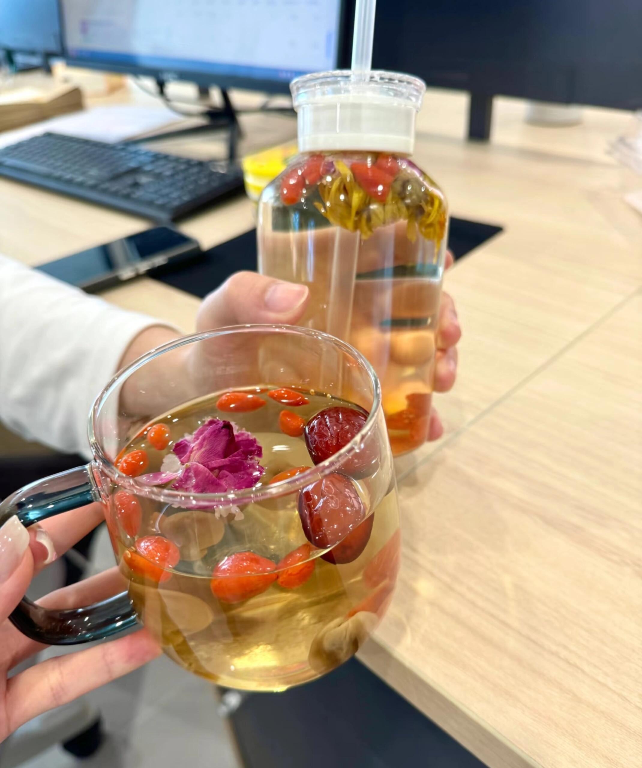 上了班什么都规律了按时喝水