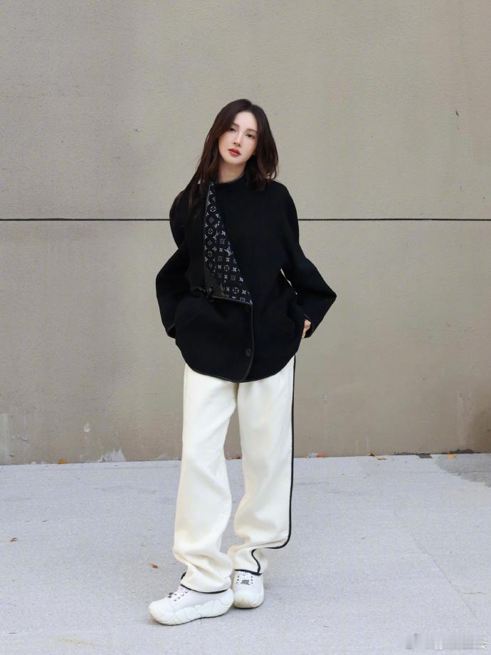 金晨道歉金晨晒脸部受伤照30日，警方通报金晨事件后，发文并晒出脸部受伤照回应，