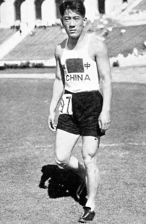 🌞1932年，刘长春揣着张学良给的8000大洋，坐了21天船，上岸第二天就