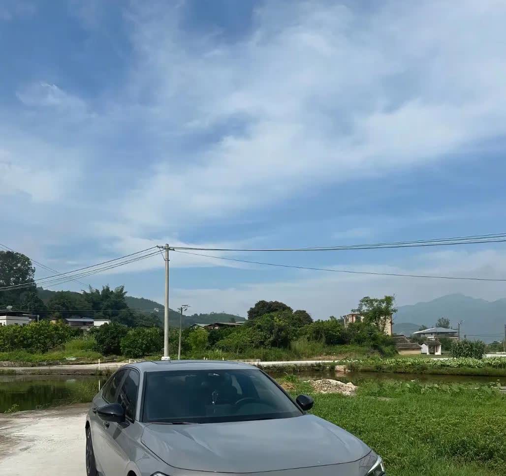 本田思域为啥价格这么贵？本田思域实际上很多参数以及性能已经超过B级车标准了，