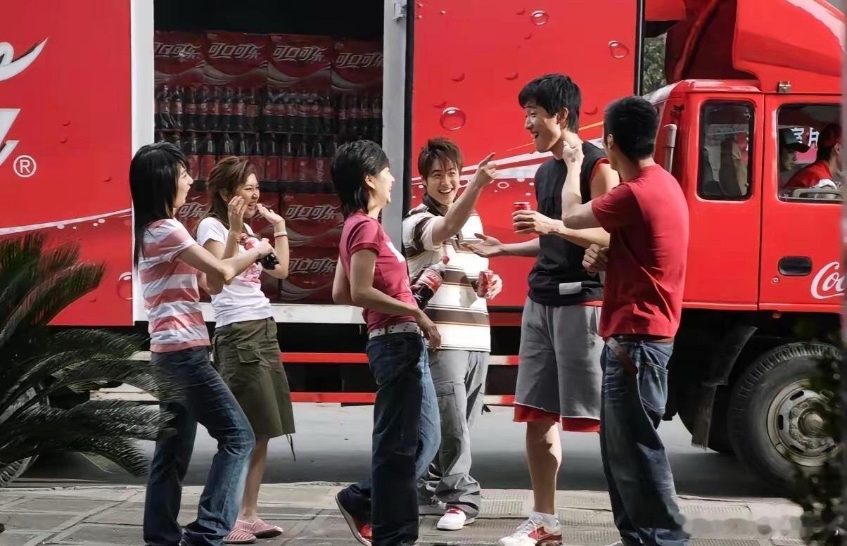 回望那个属于刘翔的时代，少年眼里盛满坦荡与欢喜。赛场之上，他自在奔跑，那份纯粹的