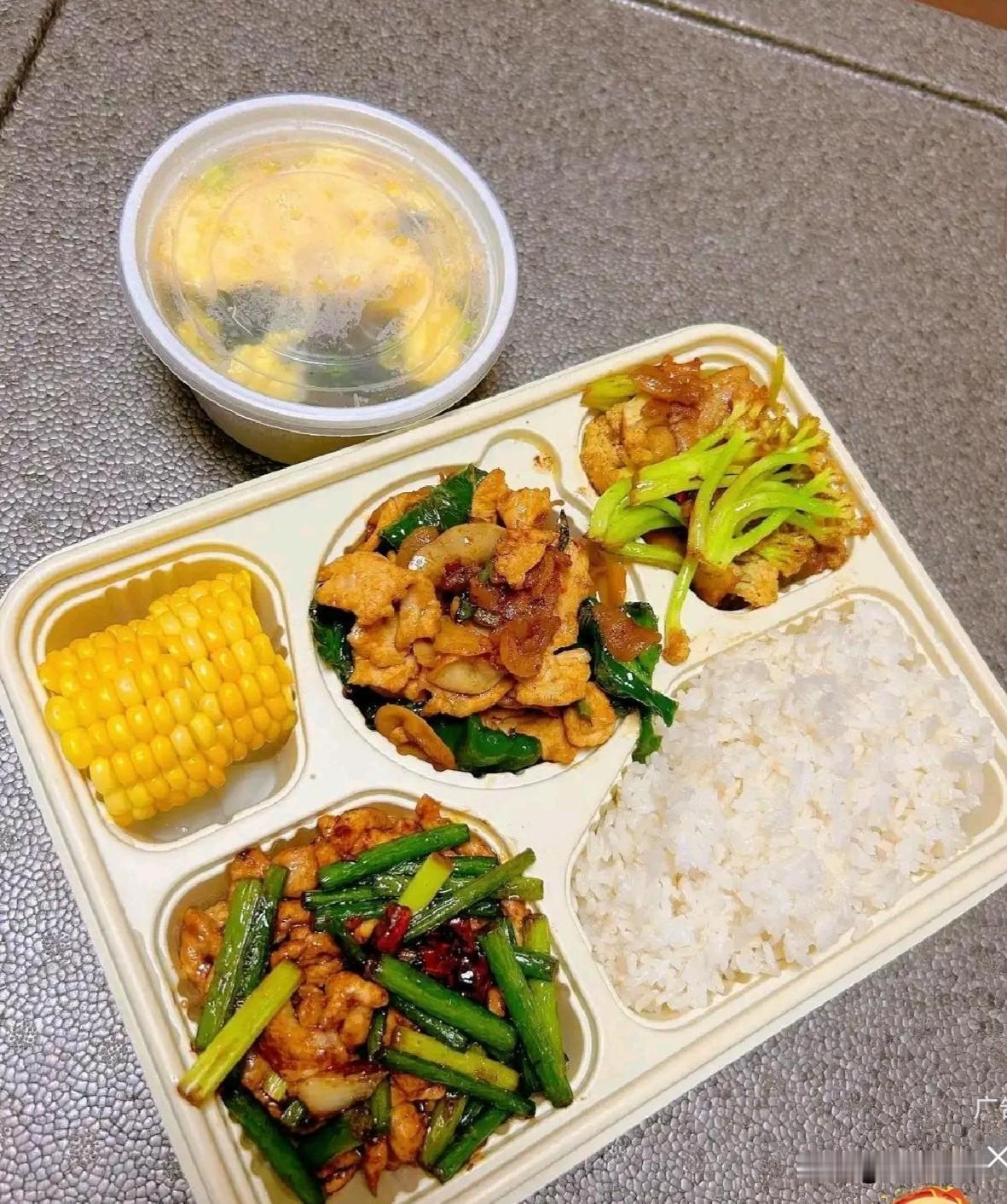 国庆放假回河南婆婆家，大姑姐一家也回来了，婆婆年纪大了不想做饭，大姑姐提议一家