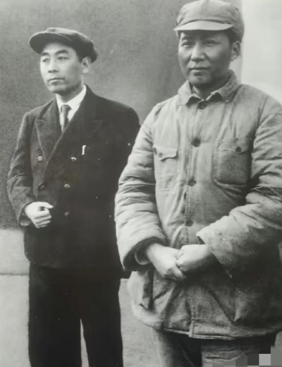 这张珍贵的照片估计很少人见过…这张照片拍摄于1937年的延安，当时毛泽东