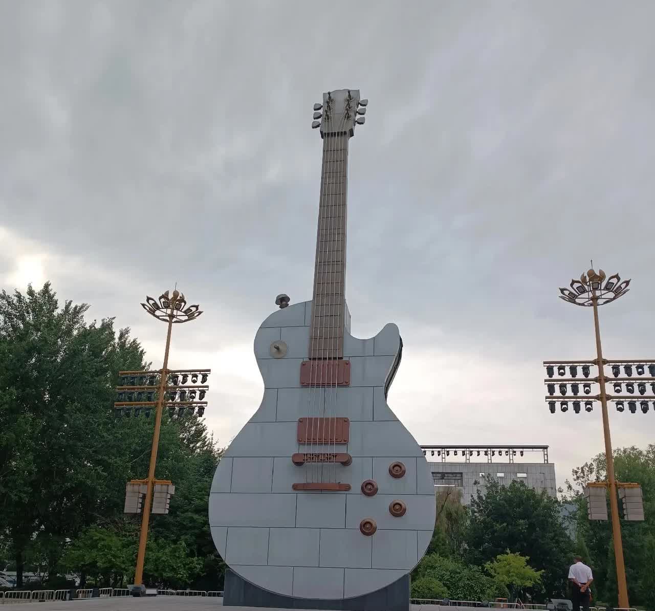 修车遇到个好师傅我的车总感觉空调不凉，今天有时间去了修理厂修理