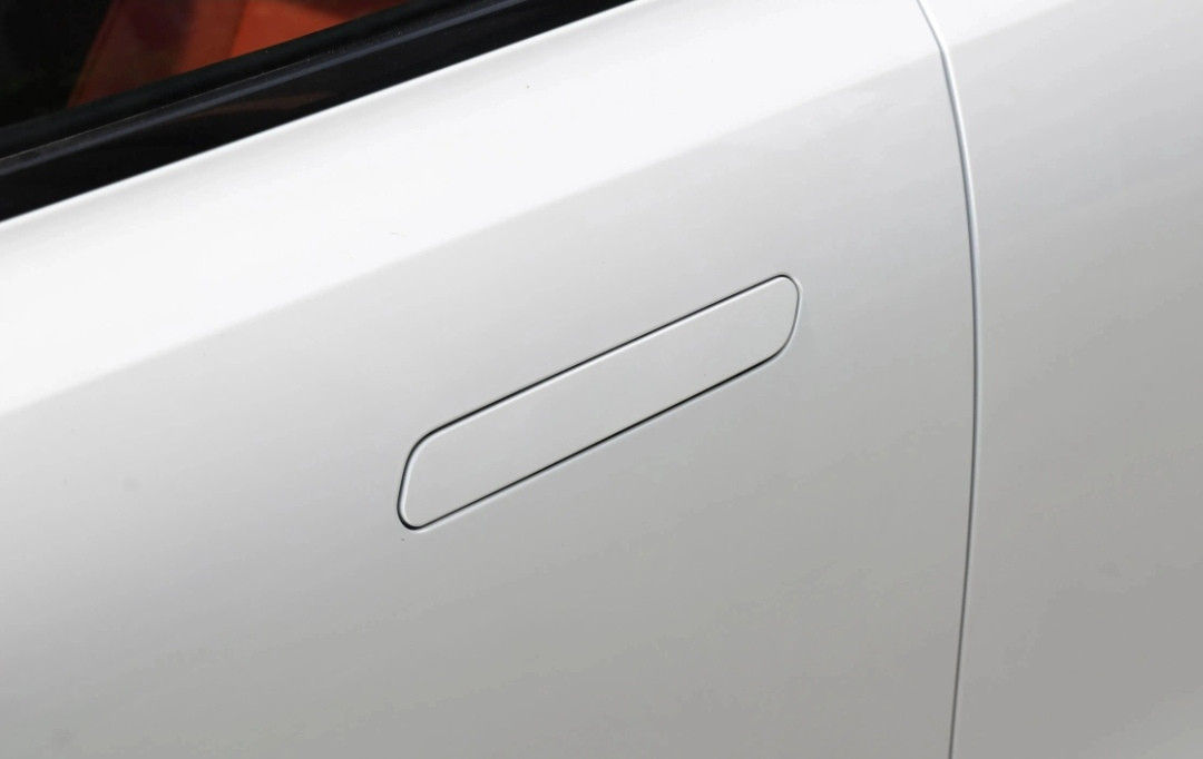 终于要禁了！隐藏式门把手就是坑人设计？起火打不开门，救命全靠砸车窗！...