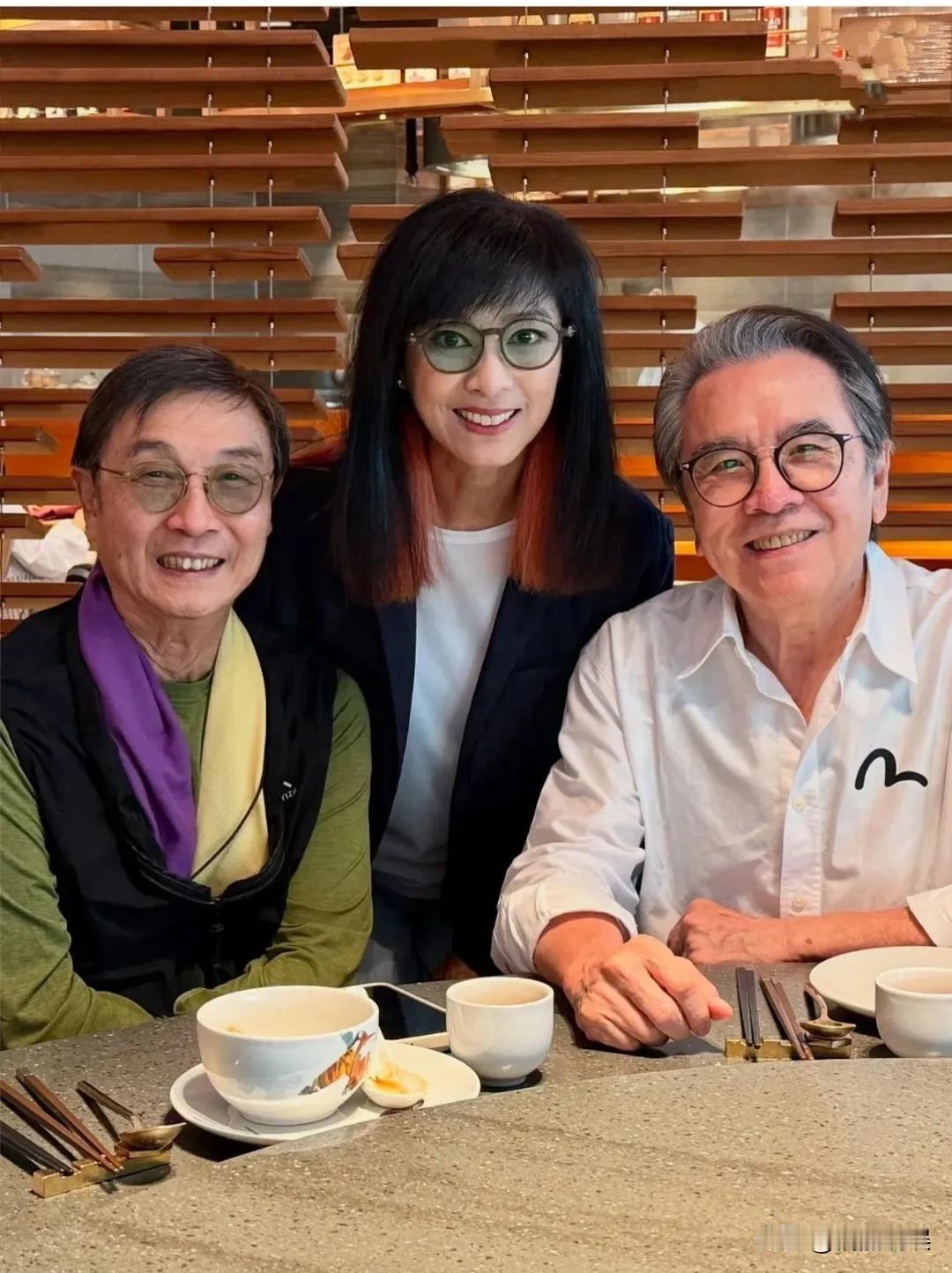 TVB演员米雪，胡枫，刘松仁，姜大卫等一帮老戏骨聚餐，满满的都是回忆杀！76岁