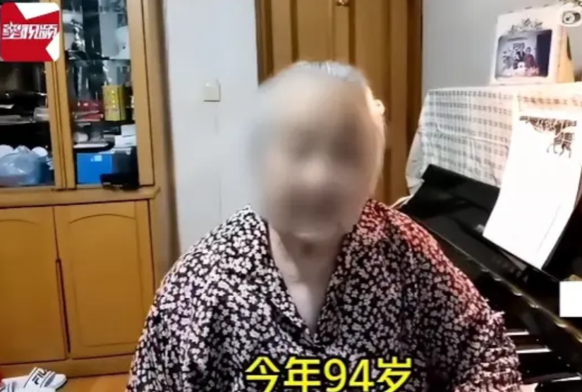 上海一位94岁的老太太，下半身瘫痪多年，她怎么也没想到，照顾了自己十年的保姆竟然
