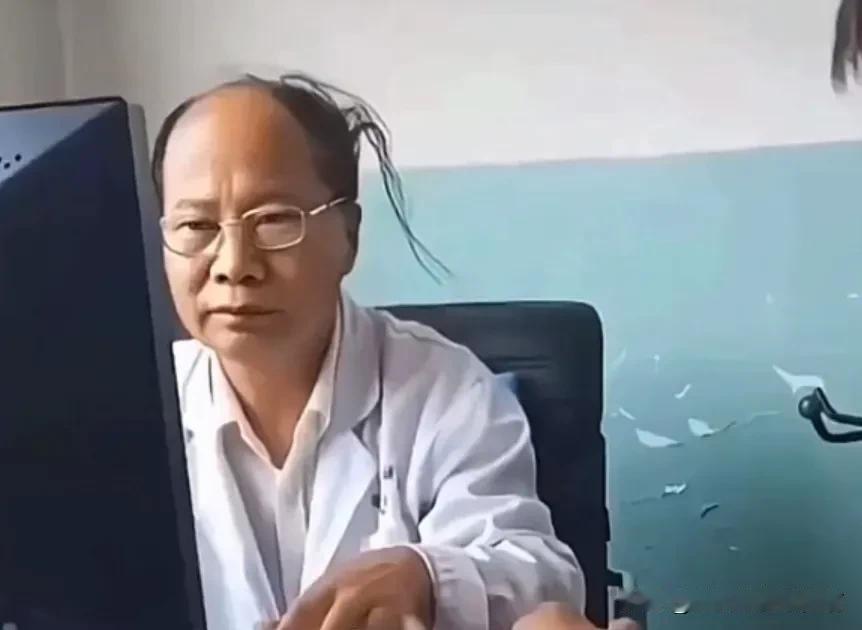 近几年脱发有点严重，每次洗头时都会脱好多头发，感觉再过两年就会变成地中海了！其