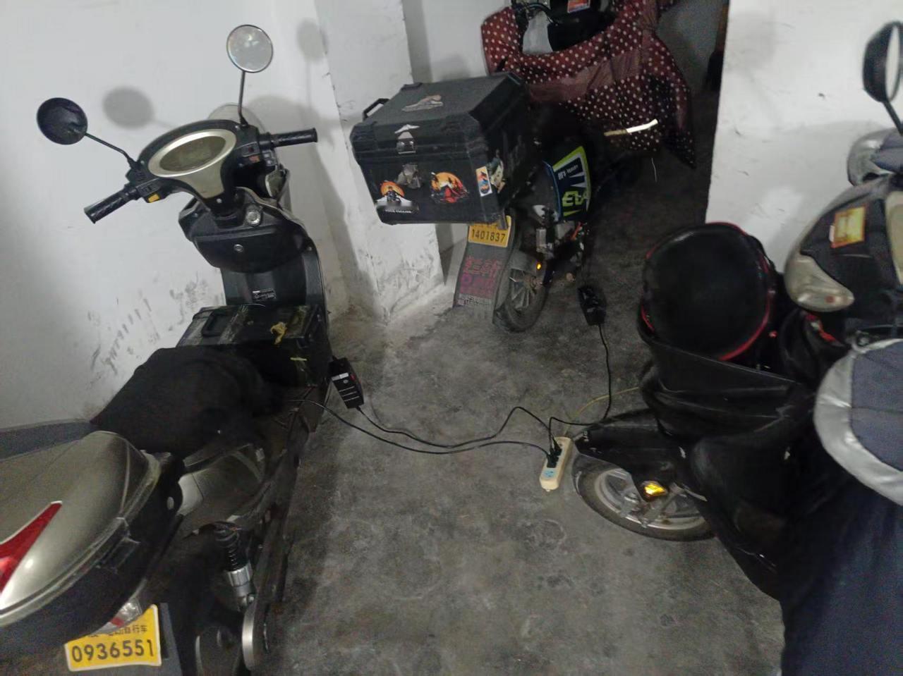 宁波老小区啃下二十年整治硬骨头鄞州区董家小区一处堆积杂物20年的公共区域，经多