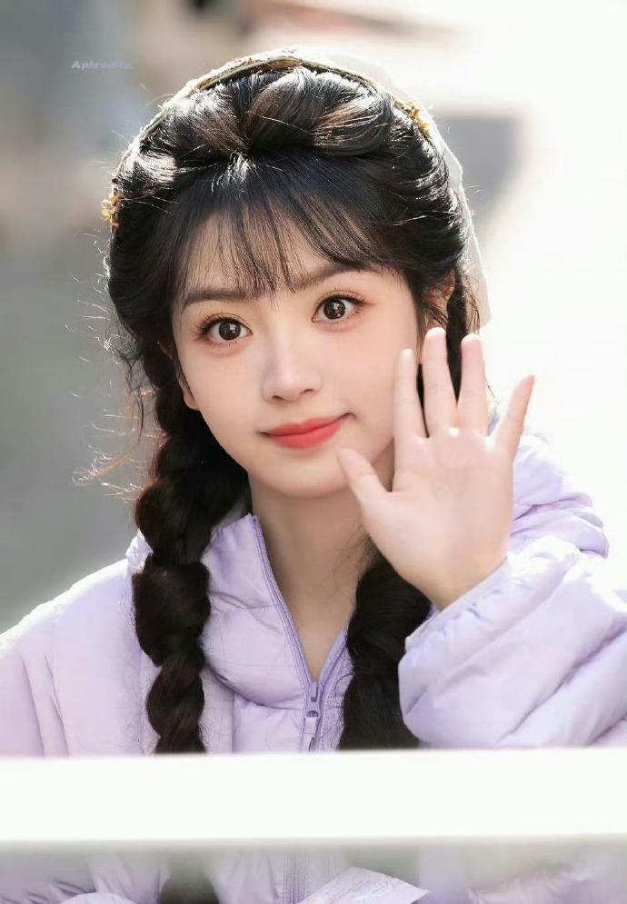 张凌赫和田曦薇，戏里是“颜霸CP”，戏外却连绯闻都谈不上，刘大锤一句话捅破了皇帝