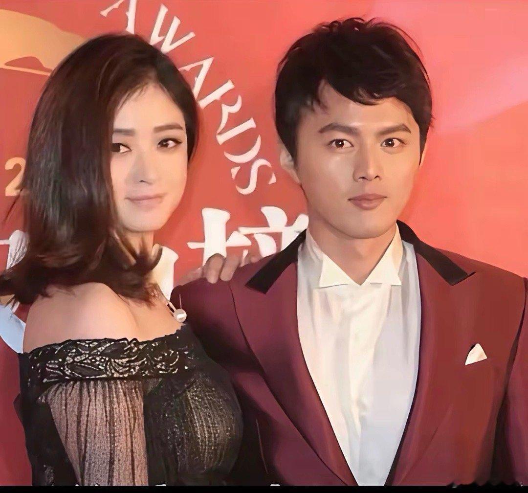 我估计叶祖新是蒋欣这辈子最大的意难平不是因为相恋时，叶祖新对蒋欣有多好，而是被误