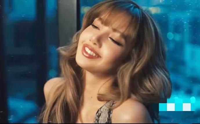 Lisa新曲MV发布引热议，网友称“尺度大”，期待值拉满的她此次表现引关注。