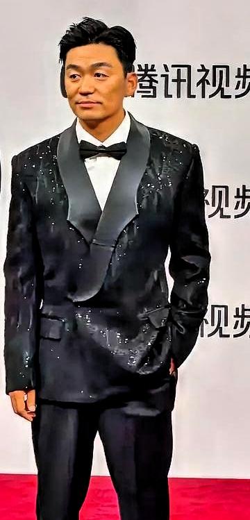 王宝强这辈子最亏的，根本不是错过56亿票房！绝了！被经纪人瞒着拒掉《战狼2