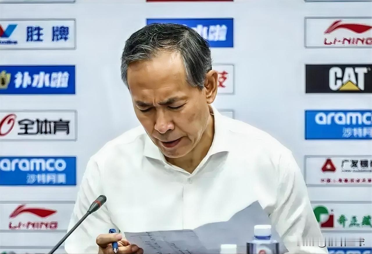 北京男篮主帅许利民赛后点名批评外援麦基：他持球太多，一直跟他讲只要不持球就能发挥