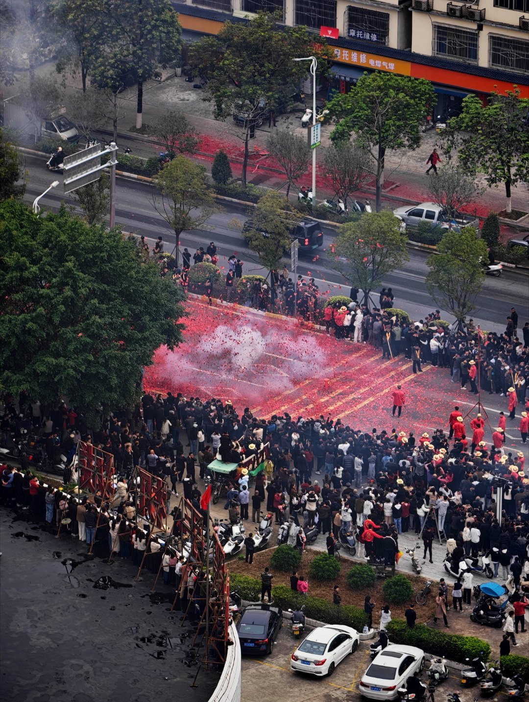 又到了周围到处放炮的节点楼顶感受一下潮汕的，一颗鞭炮🧨潮汕人还在过年系列～春节