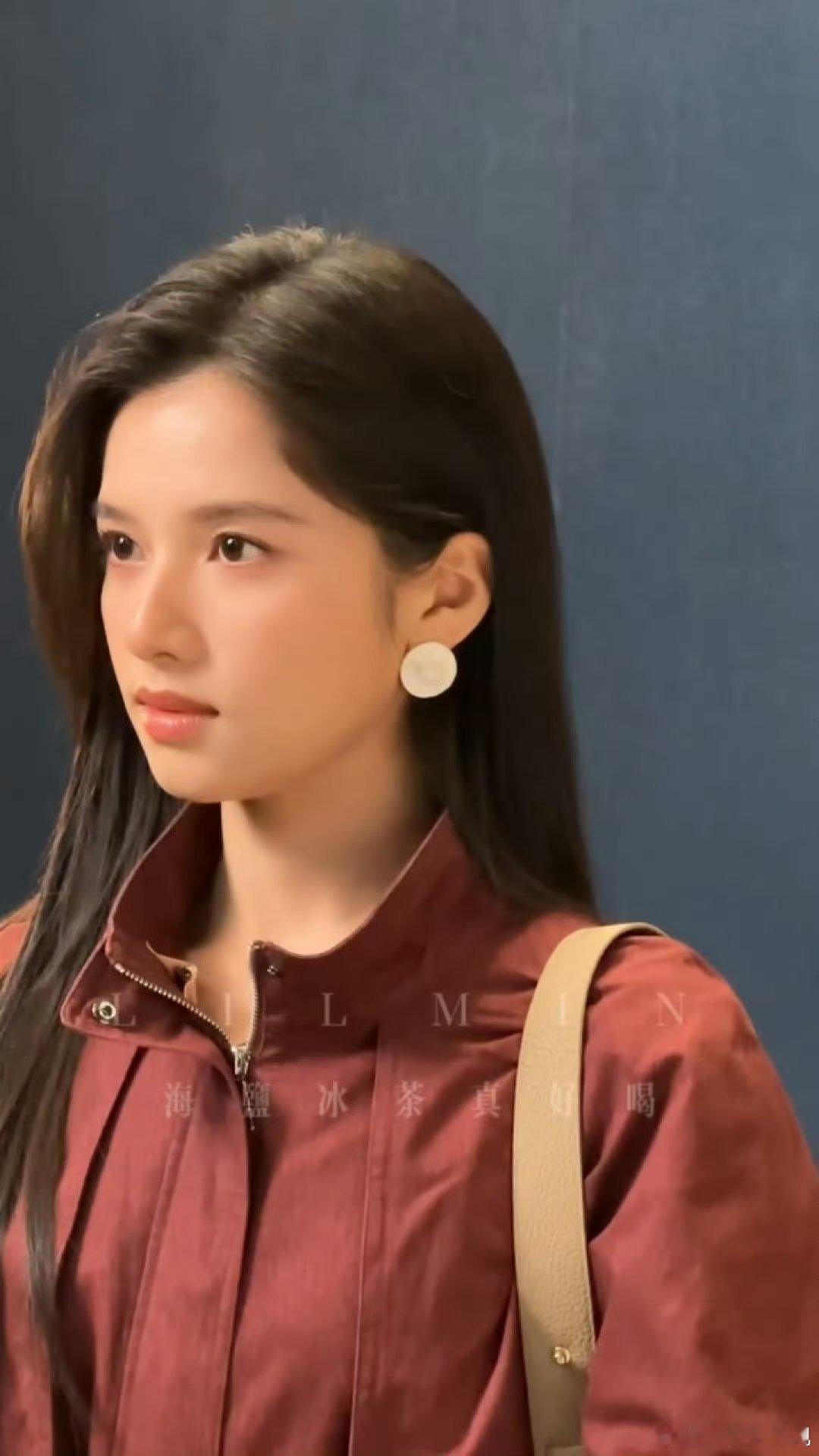 张婧仪转过来美我一大跳我仪好美女神来着张婧仪