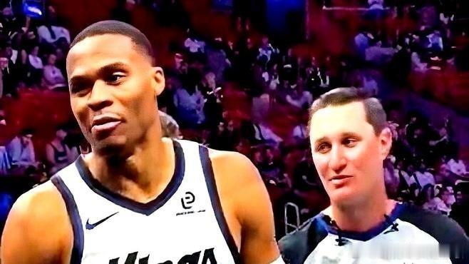 《一个孩子冲着威少喊了句“威铁”，威少立刻发火了。他走过去，指着孩子的鼻子，好