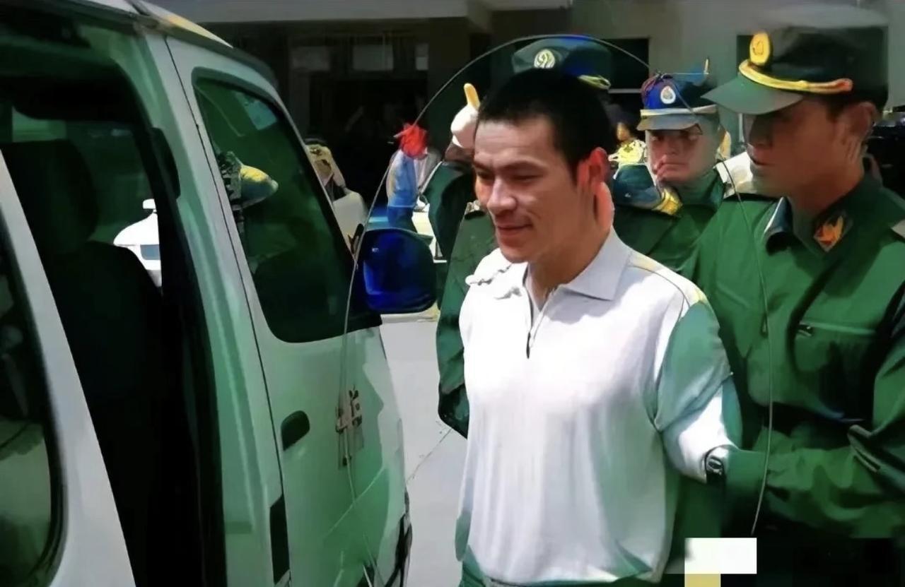 你可能刷到过说哈尔滨黑老大乔四1996年才被枪毙的传言？全是假的！当年他靠暴力强