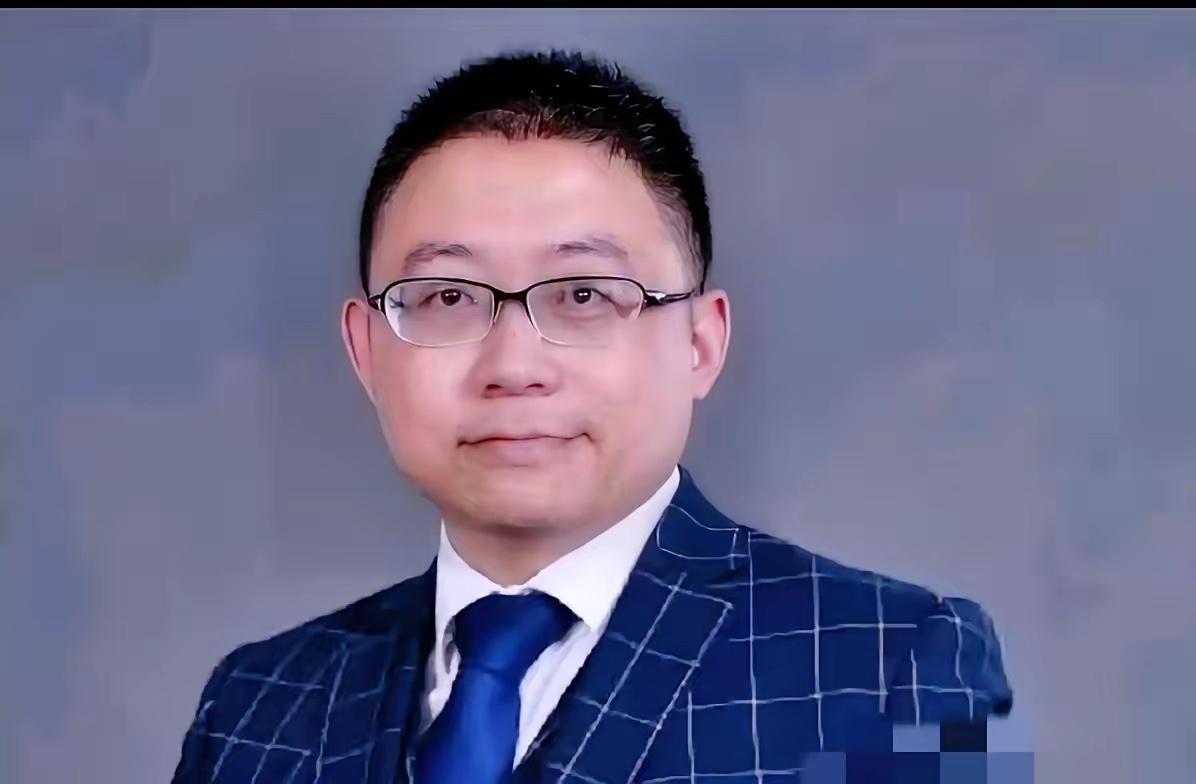 这就很搞笑了，真的是笑发财了。​刚才那个专家还在那唾沫横飞教育人呢，一副高高在