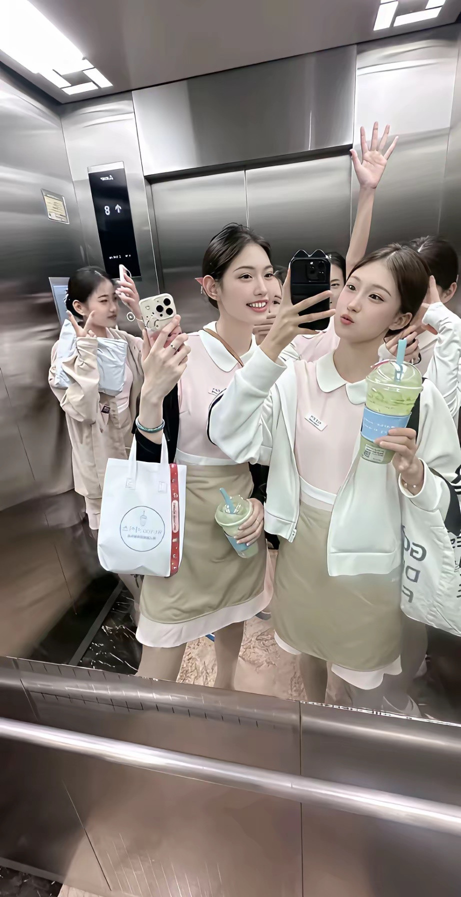 听说好利来的店员都是落选的空姐​​​