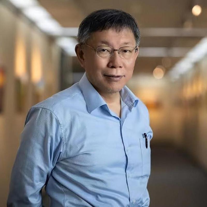 柯文哲被重判17年无论从哪个方面来说都是咎由自取，不值得同情。首先，从廉政方面，