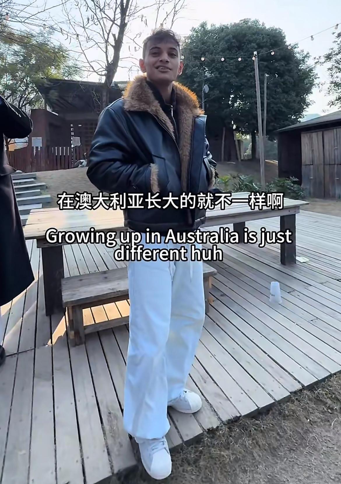 老外问华人孩子：你来自中国吗？小女孩：不，我是澳大利亚人老外：你更喜欢中国还