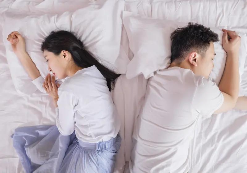 那些分床睡的夫妻，后来都怎么样了？我给你们讲一个我们来访者的故事。这对夫妻，结