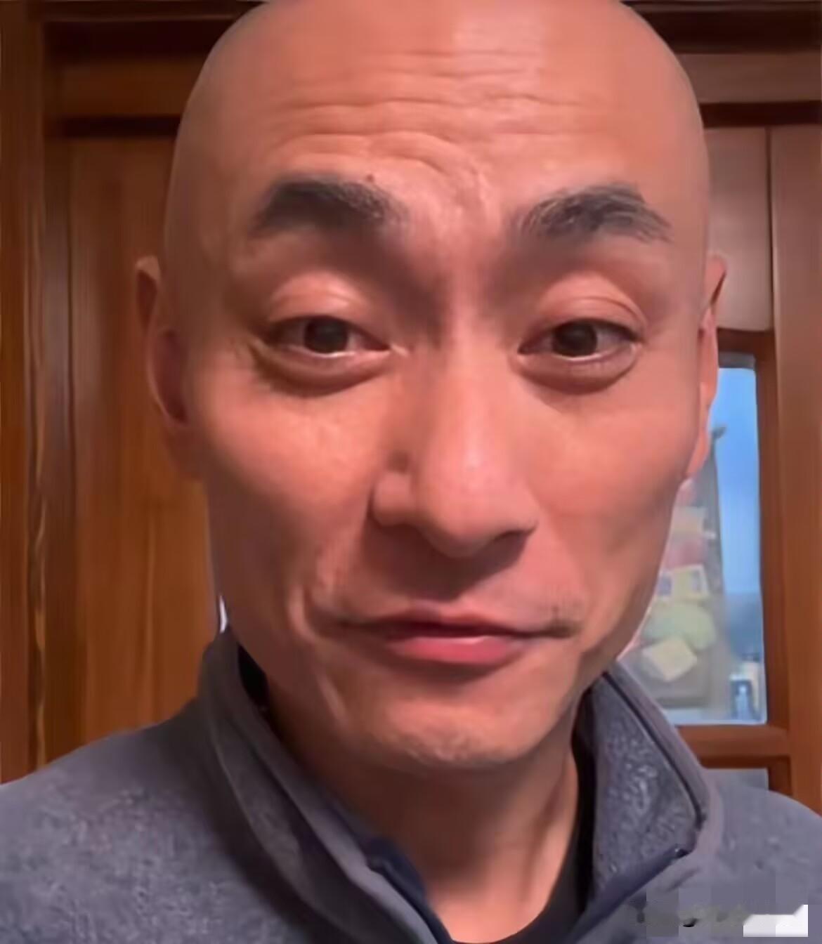 叶松源这个人，完全经不起扒啊，因为仔细一扒就会发现，他的相关经历，属实让人大跌眼