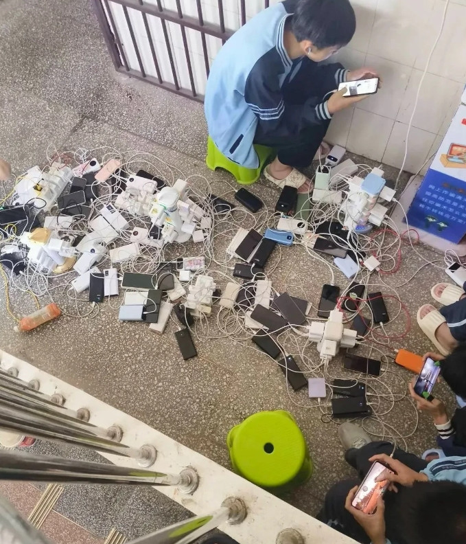 好担心这插座承受不住。