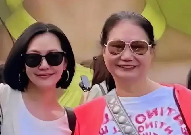 最近娱乐圈最让人意外的瓜，莫过于S妈黄春梅公开官宣，已经认大S的丈夫具俊晔当自己